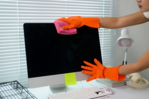 Cleaning computer monitor
